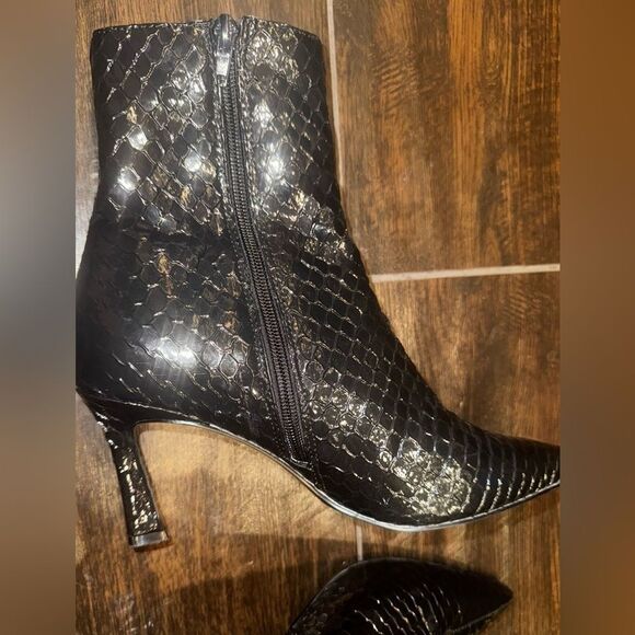 Steve Madden “Leena” black faux snakeskin ankle boots sz 9 - Picture 5 of 7